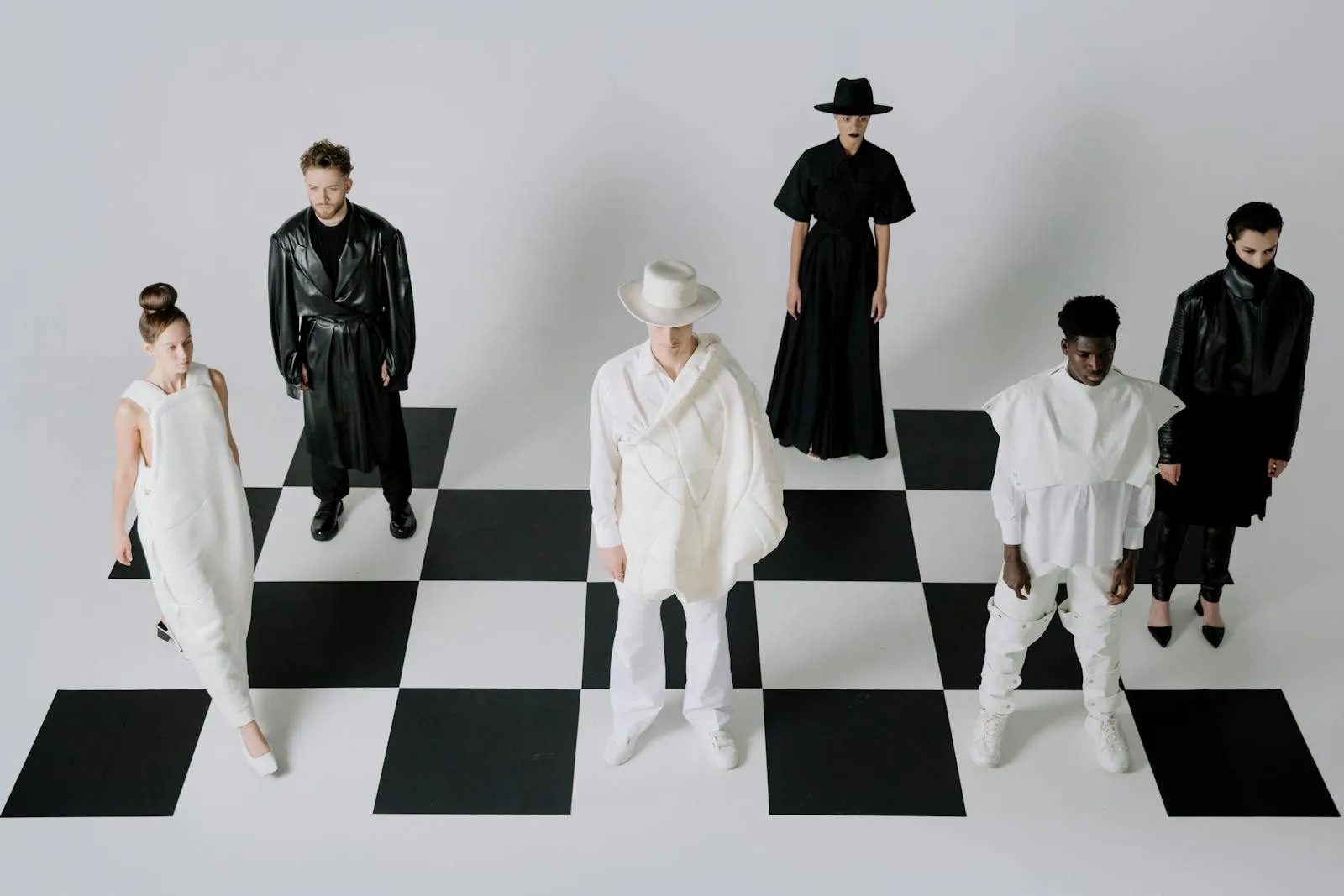 Fashion supply chain traceability, models on a chessboard representing strategic resilience